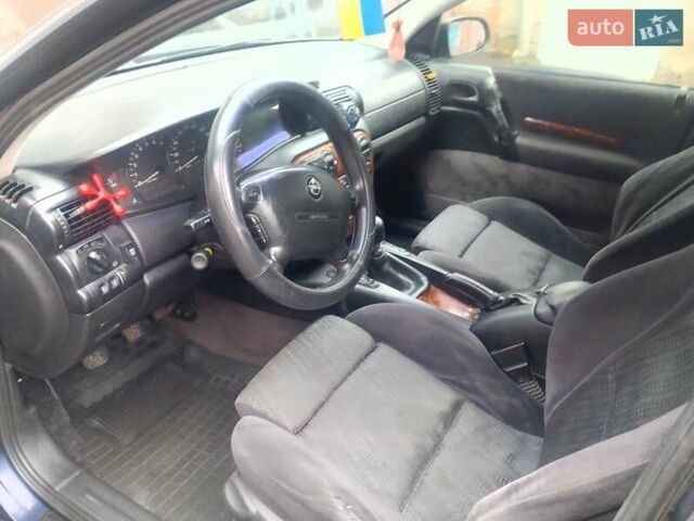 Синій Опель Омега, об'ємом двигуна 2 л та пробігом 294 тис. км за 2000 $, фото 20 на Automoto.ua