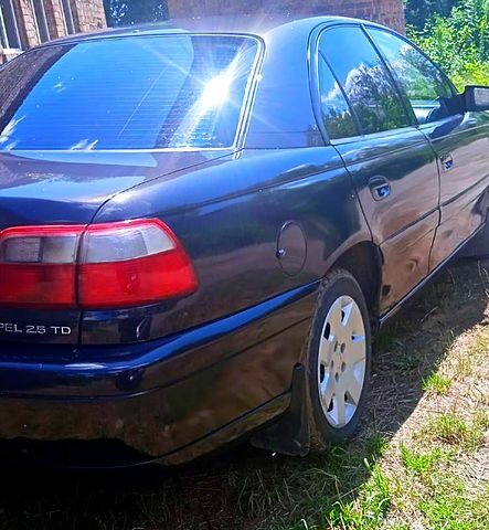 Синий Опель Омега, объемом двигателя 2.5 л и пробегом 342 тыс. км за 2700 $, фото 1 на Automoto.ua