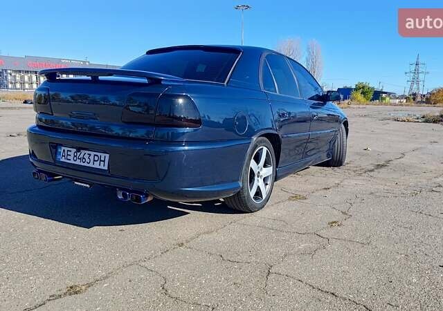 Синий Опель Омега, объемом двигателя 3 л и пробегом 350 тыс. км за 4500 $, фото 2 на Automoto.ua