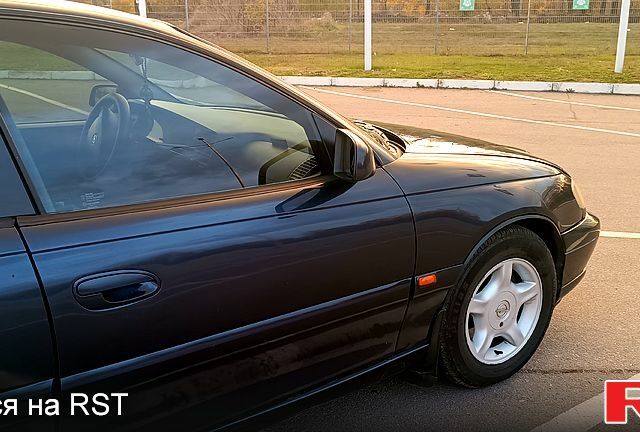 Синий Опель Омега, объемом двигателя 2 л и пробегом 310 тыс. км за 3200 $, фото 2 на Automoto.ua