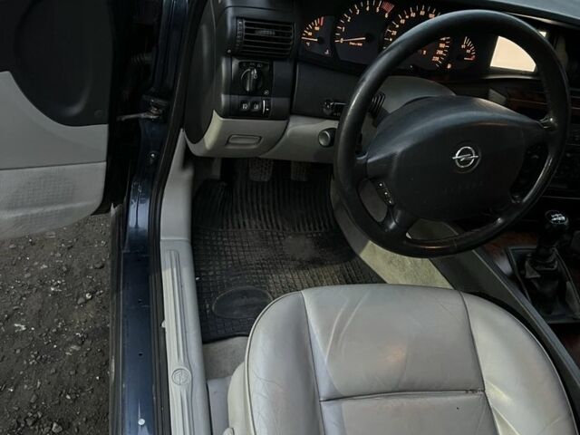 Синій Опель Омега, об'ємом двигуна 2.5 л та пробігом 345 тис. км за 2350 $, фото 2 на Automoto.ua