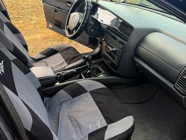 Синій Опель Омега, об'ємом двигуна 2 л та пробігом 0 тис. км за 4000 $, фото 7 на Automoto.ua