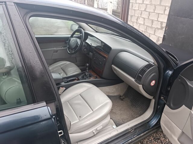 Синий Опель Омега, объемом двигателя 2.5 л и пробегом 250 тыс. км за 2200 $, фото 3 на Automoto.ua