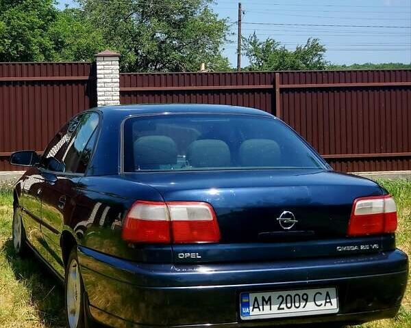 Синий Опель Омега, объемом двигателя 2.5 л и пробегом 300 тыс. км за 2950 $, фото 2 на Automoto.ua