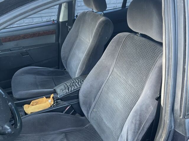 Синий Опель Омега, объемом двигателя 2.2 л и пробегом 291 тыс. км за 2700 $, фото 3 на Automoto.ua