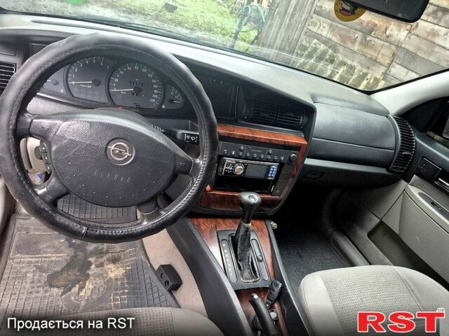 Синий Опель Омега, объемом двигателя 2 л и пробегом 130 тыс. км за 3060 $, фото 5 на Automoto.ua