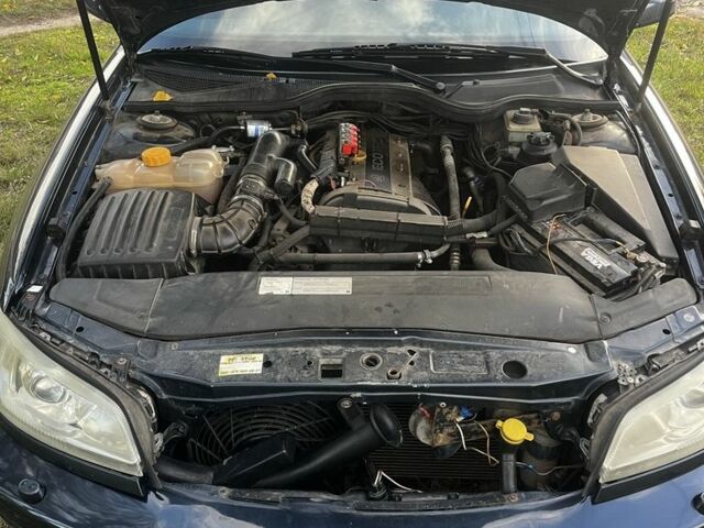 Синий Опель Омега, объемом двигателя 2.2 л и пробегом 233 тыс. км за 2750 $, фото 9 на Automoto.ua