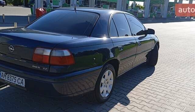 Синий Опель Омега, объемом двигателя 2.2 л и пробегом 350 тыс. км за 3100 $, фото 4 на Automoto.ua