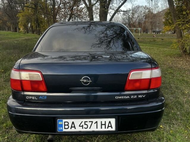 Синий Опель Омега, объемом двигателя 2.2 л и пробегом 233 тыс. км за 2750 $, фото 3 на Automoto.ua