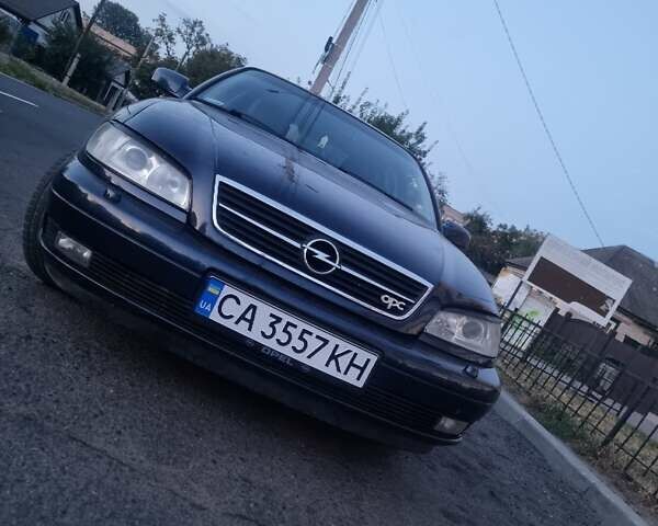 Синий Опель Омега, объемом двигателя 2.2 л и пробегом 251 тыс. км за 3500 $, фото 3 на Automoto.ua