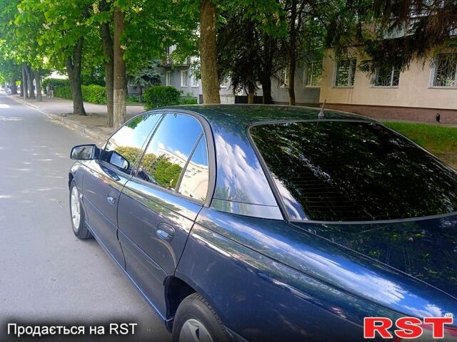 Синий Опель Омега, объемом двигателя 22 л и пробегом 350 тыс. км за 4150 $, фото 2 на Automoto.ua