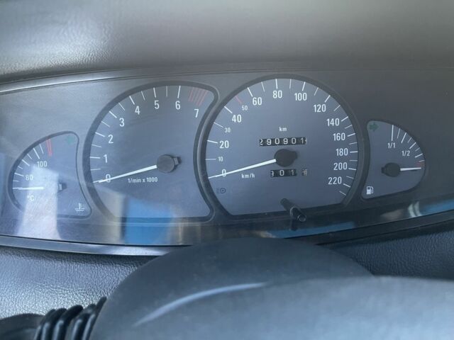 Синий Опель Омега, объемом двигателя 2.2 л и пробегом 291 тыс. км за 2700 $, фото 4 на Automoto.ua