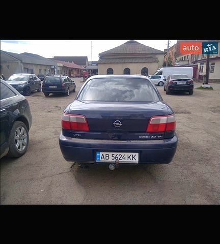 Синий Опель Омега, объемом двигателя 2 л и пробегом 250 тыс. км за 2600 $, фото 2 на Automoto.ua