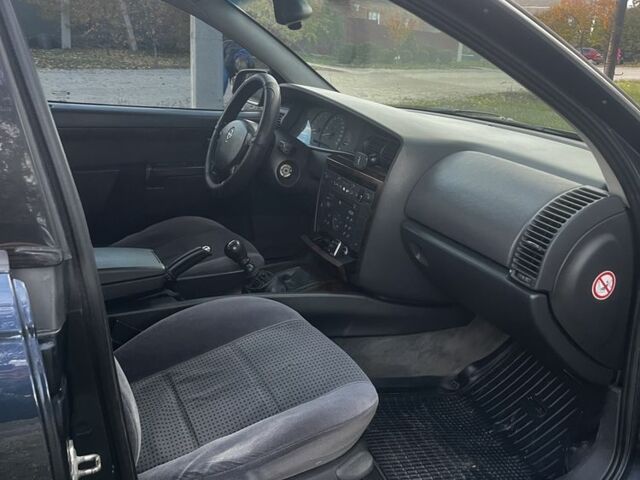 Синий Опель Омега, объемом двигателя 2.2 л и пробегом 233 тыс. км за 2750 $, фото 6 на Automoto.ua