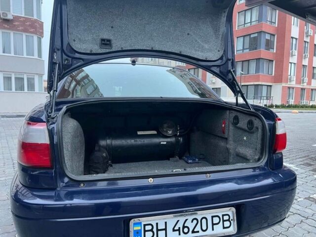 Синій Опель Омега, об'ємом двигуна 2.2 л та пробігом 367 тис. км за 2800 $, фото 6 на Automoto.ua