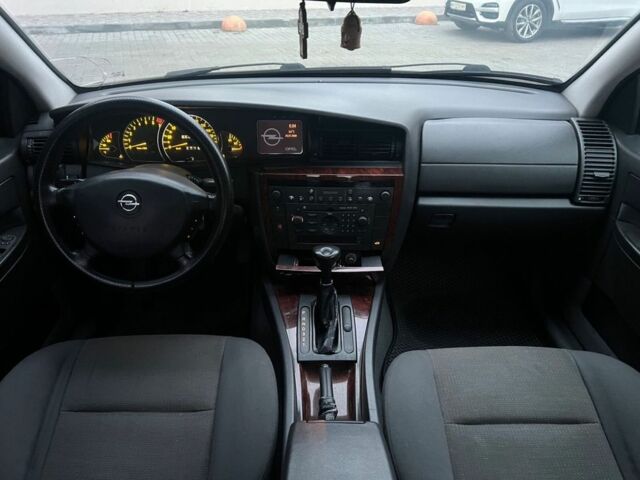 Синий Опель Омега, объемом двигателя 2.2 л и пробегом 367 тыс. км за 2818 $, фото 5 на Automoto.ua