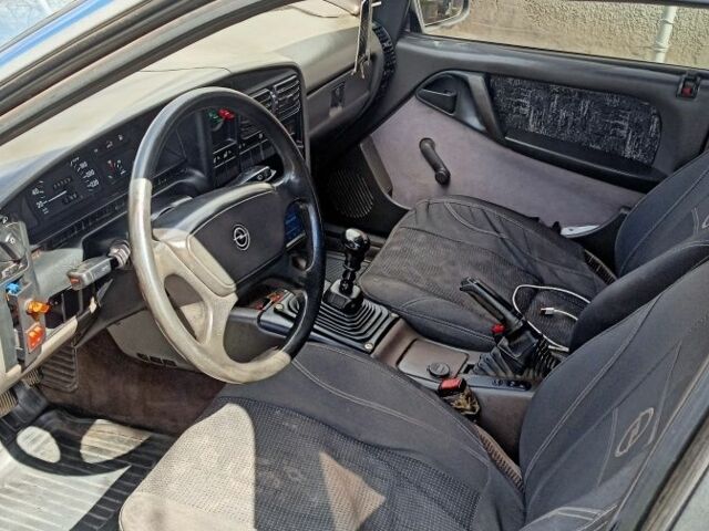 Синий Опель Омега, объемом двигателя 2.3 л и пробегом 340 тыс. км за 1399 $, фото 5 на Automoto.ua