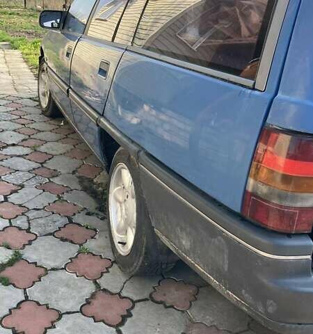 Синій Опель Омега, об'ємом двигуна 2.3 л та пробігом 333 тис. км за 1300 $, фото 2 на Automoto.ua