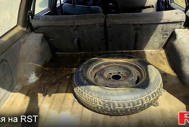 Опель Омега 1987 в Луцке на Automoto.ua Синий Опель Омега, объемом двигателя 1.8 л и пробегом 300 тыс. км за 370 $, фото 6 на Automoto.ua