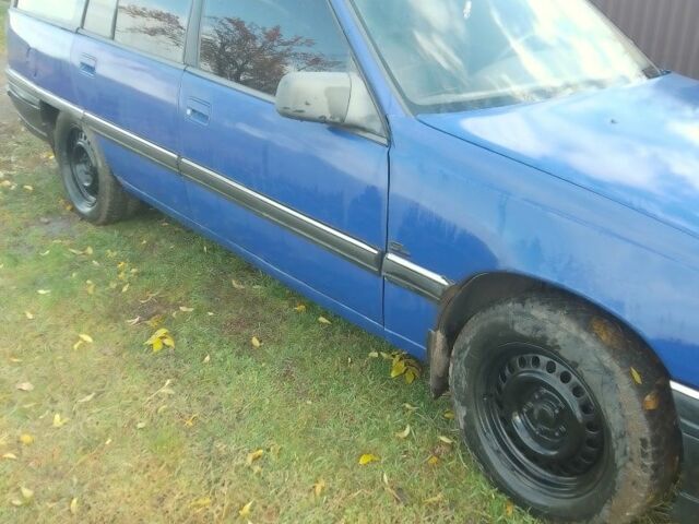 Синій Опель Омега, об'ємом двигуна 2 л та пробігом 400 тис. км за 1150 $, фото 5 на Automoto.ua