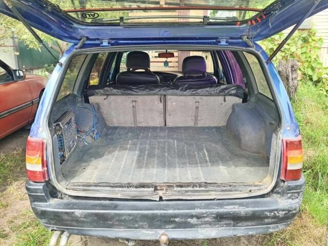 Синий Опель Омега, объемом двигателя 2 л и пробегом 350 тыс. км за 950 $, фото 2 на Automoto.ua