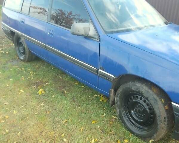 Синий Опель Омега, объемом двигателя 2 л и пробегом 400 тыс. км за 1150 $, фото 4 на Automoto.ua