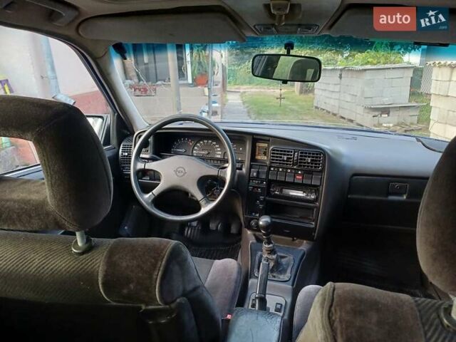 Синий Опель Омега, объемом двигателя 2 л и пробегом 420 тыс. км за 950 $, фото 2 на Automoto.ua