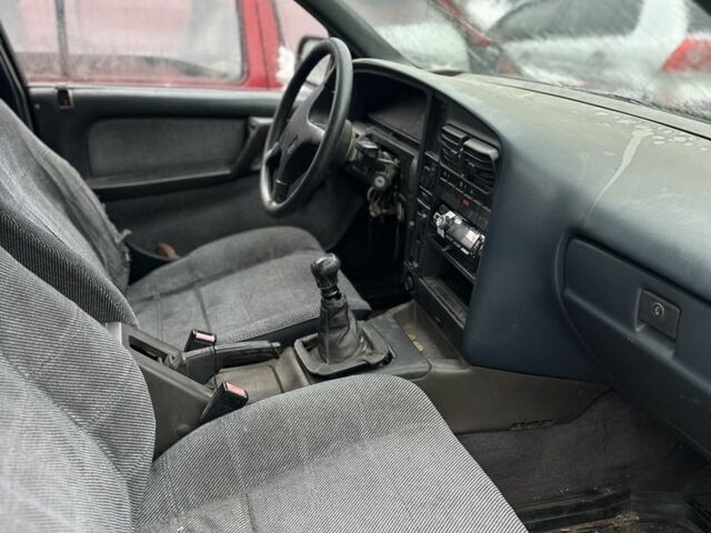 Синий Опель Омега, объемом двигателя 2 л и пробегом 300 тыс. км за 600 $, фото 6 на Automoto.ua