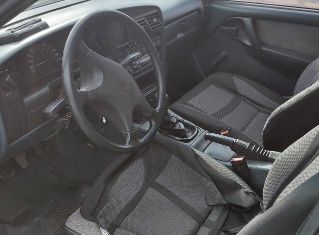 Синий Опель Омега, объемом двигателя 0 л и пробегом 245 тыс. км за 650 $, фото 6 на Automoto.ua