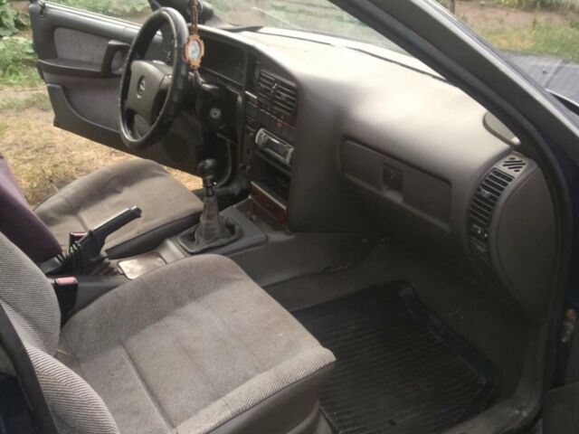 Синій Опель Омега, об'ємом двигуна 2.2 л та пробігом 180 тис. км за 1590 $, фото 5 на Automoto.ua