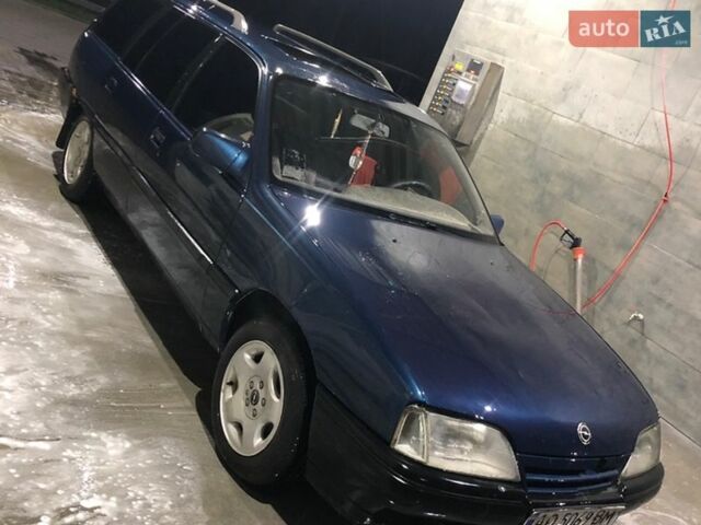 Синий Опель Омега, объемом двигателя 2 л и пробегом 300 тыс. км за 750 $, фото 3 на Automoto.ua