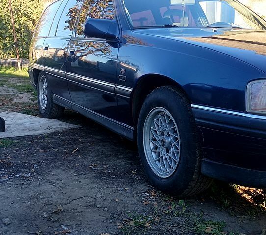 Синий Опель Омега, объемом двигателя 2.2 л и пробегом 367 тыс. км за 1400 $, фото 9 на Automoto.ua