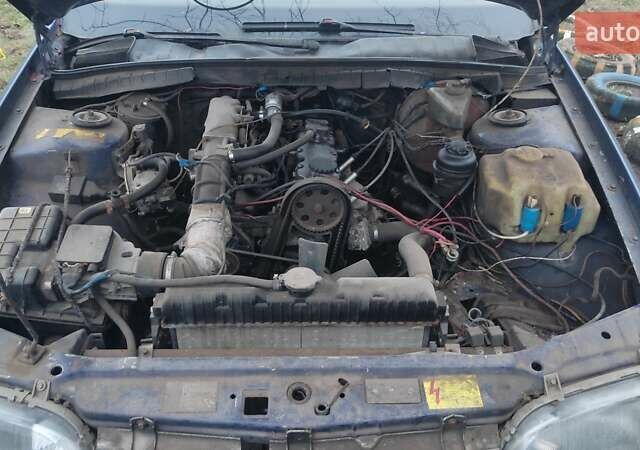 Синій Опель Омега, об'ємом двигуна 2 л та пробігом 248 тис. км за 1000 $, фото 5 на Automoto.ua