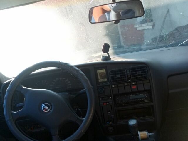 Синий Опель Омега, объемом двигателя 2 л и пробегом 310 тыс. км за 800 $, фото 3 на Automoto.ua