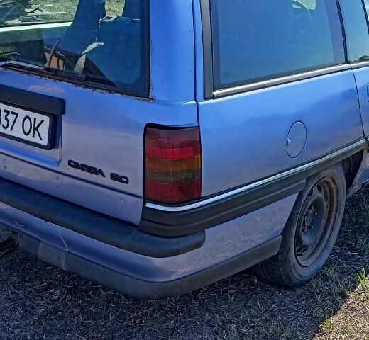 Синий Опель Омега, объемом двигателя 2 л и пробегом 389 тыс. км за 749 $, фото 4 на Automoto.ua
