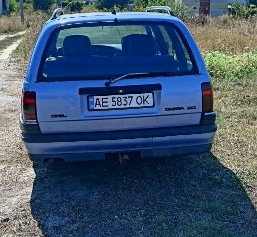 Синий Опель Омега, объемом двигателя 2 л и пробегом 389 тыс. км за 749 $, фото 3 на Automoto.ua