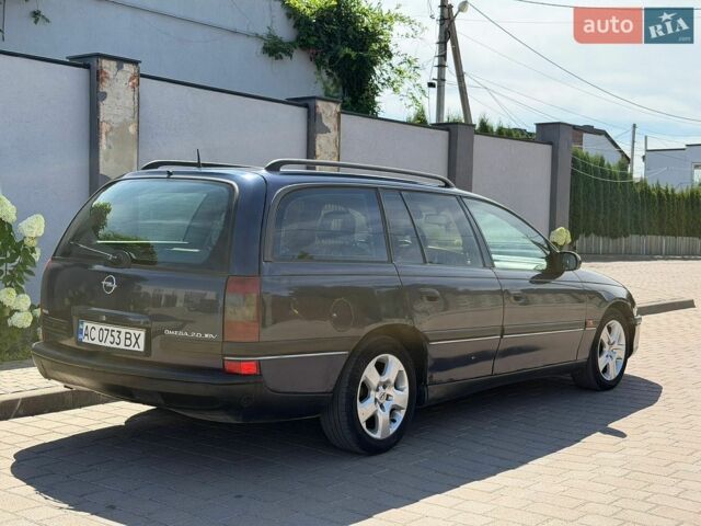Синий Опель Омега, объемом двигателя 2 л и пробегом 317 тыс. км за 2200 $, фото 7 на Automoto.ua