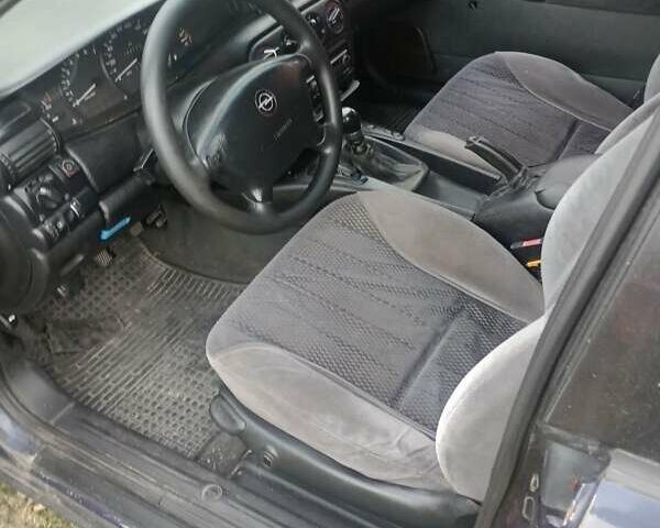 Синий Опель Омега, объемом двигателя 2 л и пробегом 430 тыс. км за 1500 $, фото 3 на Automoto.ua