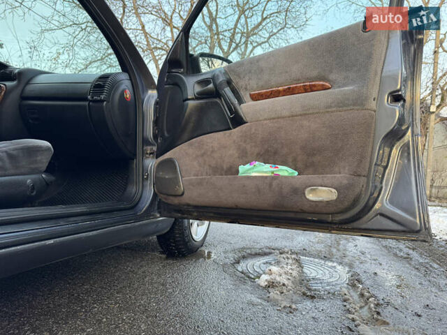 Синий Опель Омега, объемом двигателя 2 л и пробегом 335 тыс. км за 1599 $, фото 31 на Automoto.ua