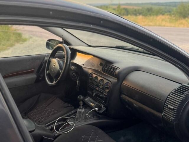 Синій Опель Омега, об'ємом двигуна 2 л та пробігом 450 тис. км за 1569 $, фото 5 на Automoto.ua