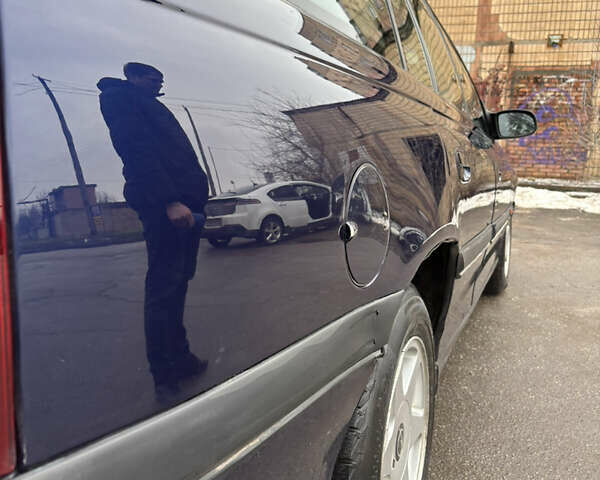 Синий Опель Омега, объемом двигателя 2 л и пробегом 300 тыс. км за 2850 $, фото 8 на Automoto.ua