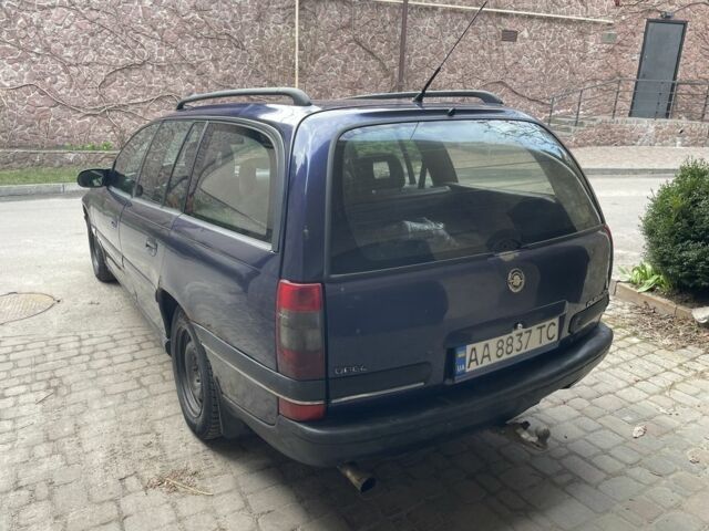 Синий Опель Омега, объемом двигателя 2 л и пробегом 350 тыс. км за 1250 $, фото 2 на Automoto.ua