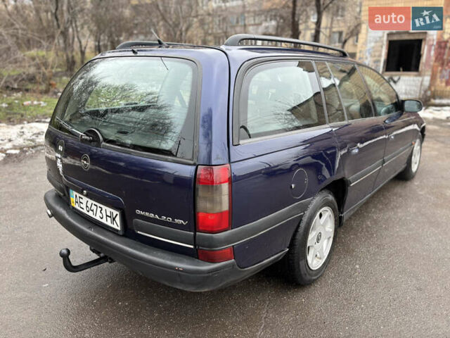 Синий Опель Омега, объемом двигателя 2 л и пробегом 300 тыс. км за 2850 $, фото 2 на Automoto.ua