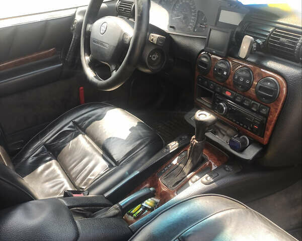 Опель Омега 1996 в Николаеве на Automoto.ua Синий Опель Омега, объемом двигателя 2.5 л и пробегом 335 тыс. км за 3500 $, фото 4 на Automoto.ua
