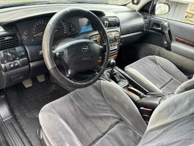 Синій Опель Омега, об'ємом двигуна 2 л та пробігом 343 тис. км за 1600 $, фото 13 на Automoto.ua