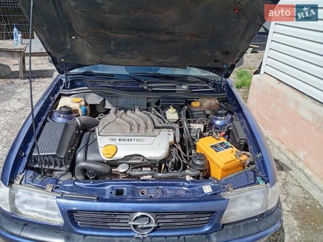 Синій Опель Омега, об'ємом двигуна 1.6 л та пробігом 345 тис. км за 1454 $, фото 16 на Automoto.ua