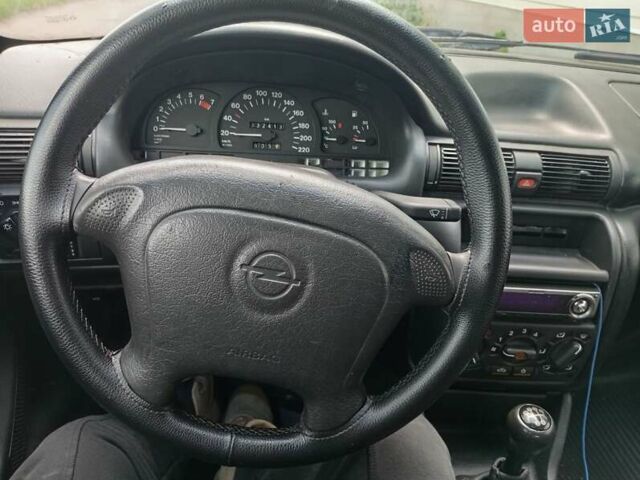Синій Опель Омега, об'ємом двигуна 1.6 л та пробігом 345 тис. км за 1454 $, фото 14 на Automoto.ua