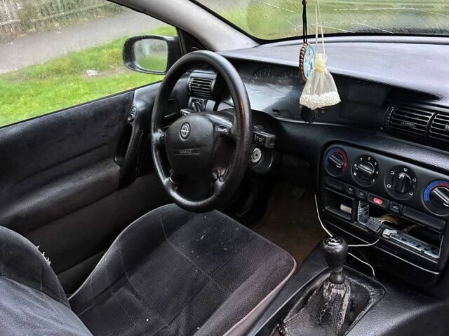 Синій Опель Омега, об'ємом двигуна 0 л та пробігом 320 тис. км за 1350 $, фото 5 на Automoto.ua