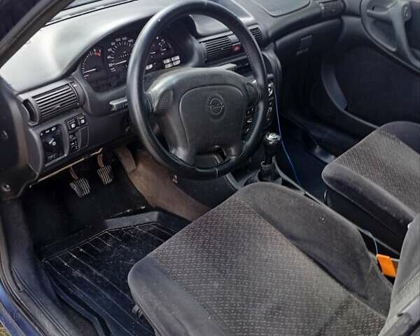 Синій Опель Омега, об'ємом двигуна 1.6 л та пробігом 345 тис. км за 1454 $, фото 5 на Automoto.ua