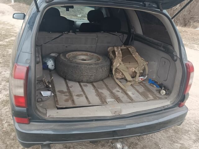 Синій Опель Омега, об'ємом двигуна 2 л та пробігом 350 тис. км за 1400 $, фото 3 на Automoto.ua